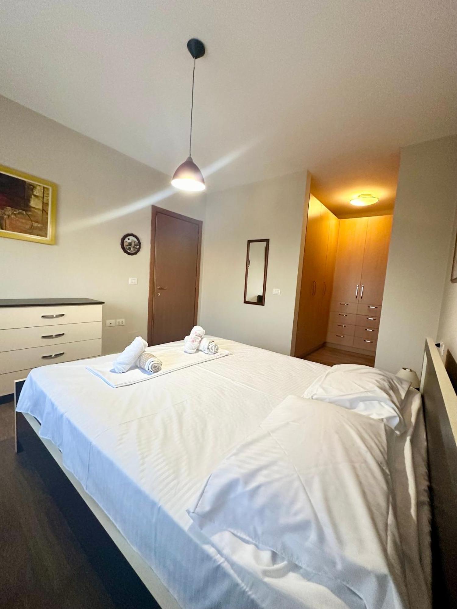Kk Apartment Air Albania-Centrally Located Tirana Exterior photo